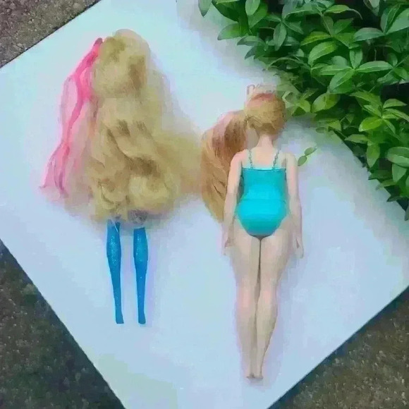 Mattel Barbies lot of 2 color reveal barbie and another one - Picture 7 of 16